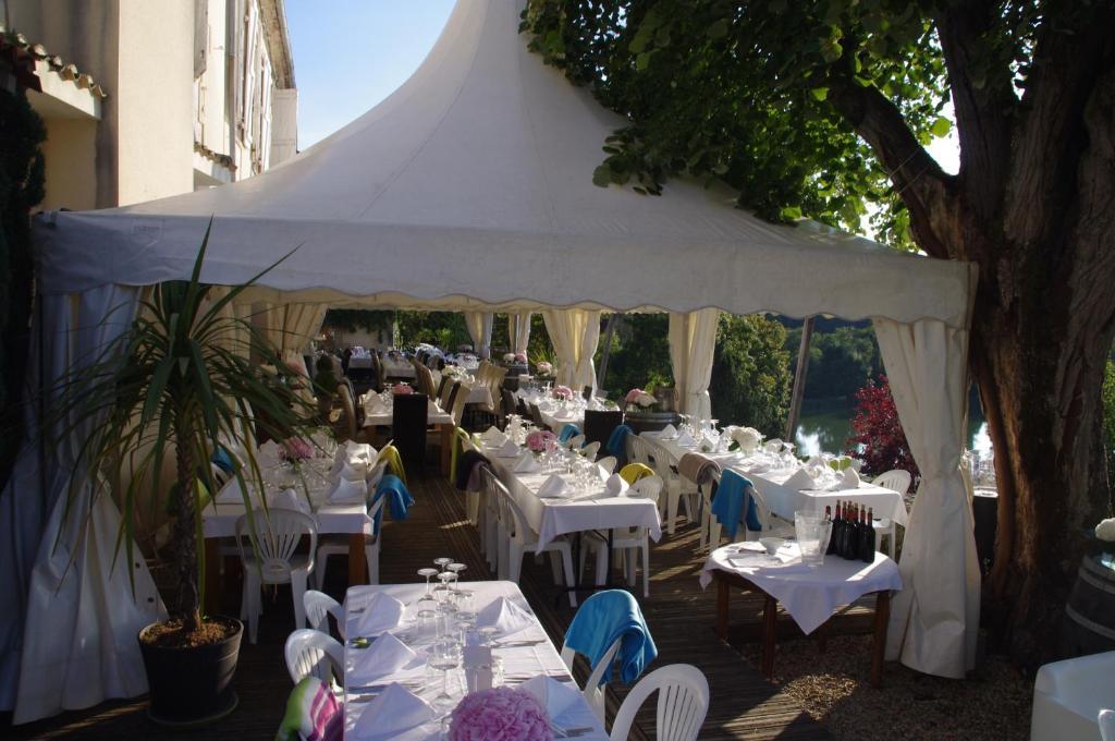 Logis Hotels Domaine Du Chatelard Dirac Zewnętrze zdjęcie
